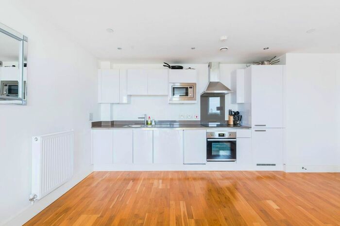 2 Bedroom Flat To Rent In Dowells Street, Greenwich, London, SE10