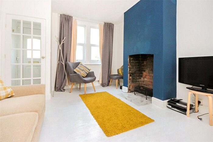 2 Bedroom End Of Terrace House To Rent In Kingshill Road, Old Town, Swindon, Wiltshire, SN1