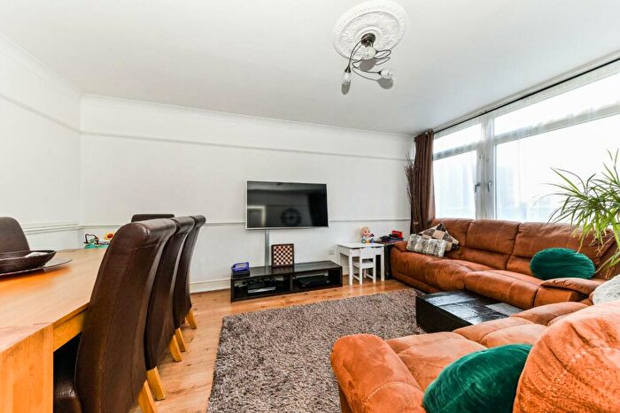 3 Bedroom Flat To Rent In Leopold Street, London, E3