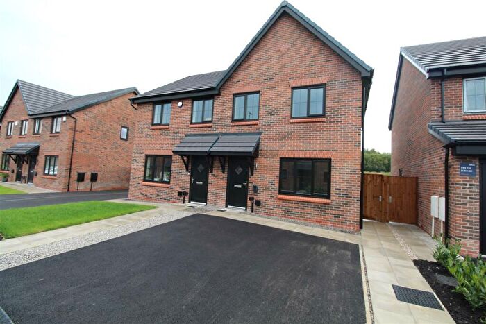 3 Bedroom Semi-Detached House To Rent In Welders Drive, Horwich, Bolton, BL6