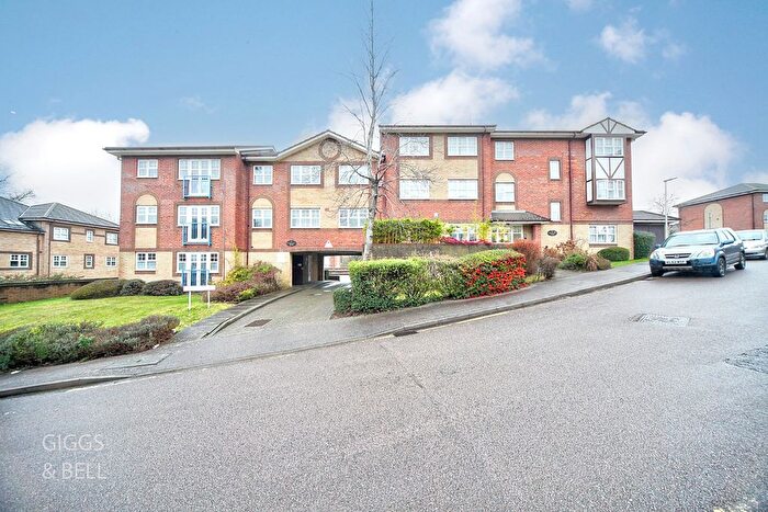 1 Bedroom Flat For Sale In Ermine Place, Earls Meade, Luton, Bedfordshire, LU2
