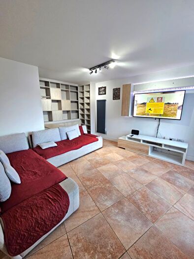 3 Bedroom Flat To Rent In St. Georges Grove, London, SW17