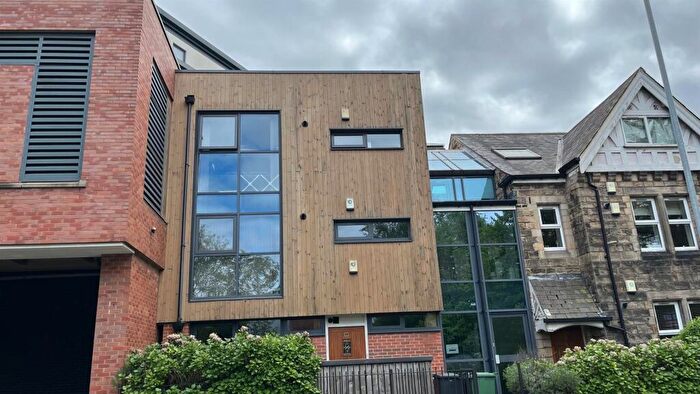 2 Bedroom Apartment To Rent In Gordon View, Leeds, LS6