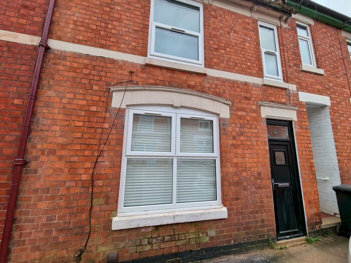 4 Bedroom House To Rent In King Street, Kettering, NN16