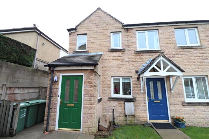 2 Bedroom Flat To Rent In Clifton Mews, Pudsey, West Yorkshire, LS28