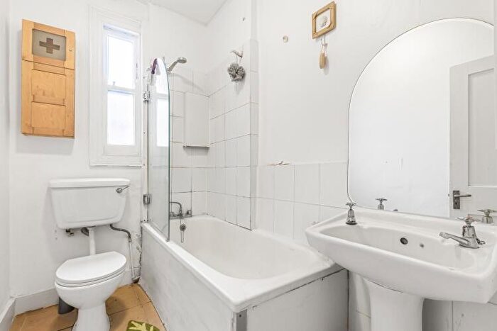 2 Bedroom Flat To Rent In Cambridge Road Battersea, SW11