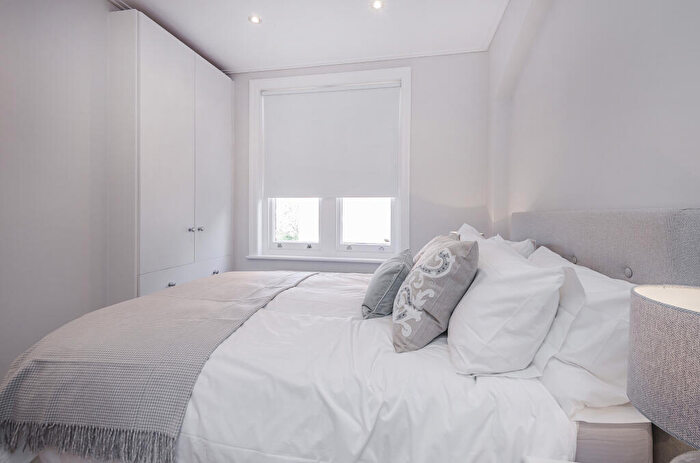 2 Bedroom Flat For Sale In Park Walk, London, SW10