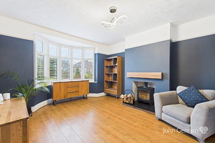 3 Bedroom Semi-Detached House For Sale In Ashby Road, Burton-on-Trent, DE15