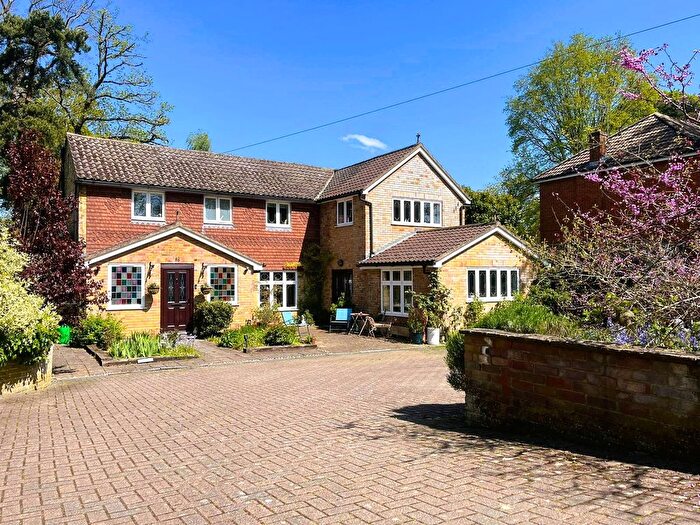 4 Bedroom Detached House For Sale In Cambridge Road East, Farnborough, Hampshire, GU14