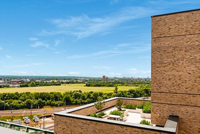 3 Bedroom Flat To Rent In Mitre Yard, North Kensington, London, NW10