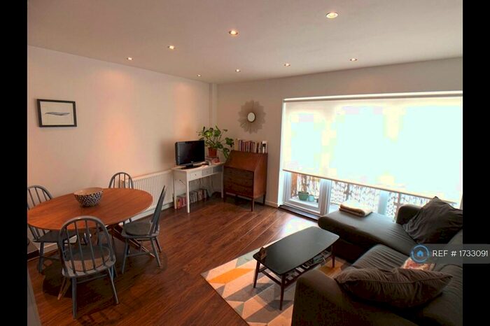 2 Bedroom Flat To Rent In Peebles Court, Croydon, CR0