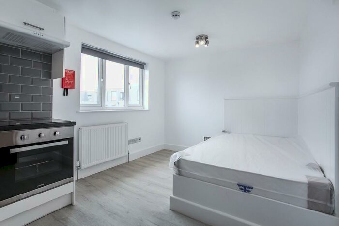 Studio To Rent In Sunnyside Terrace, London, NW9
