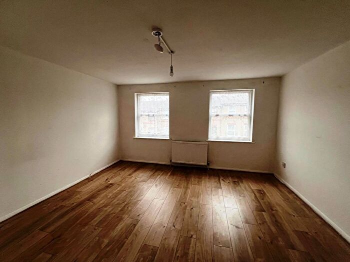 3 Bedroom Maisonette To Rent In Homerton, London, E9