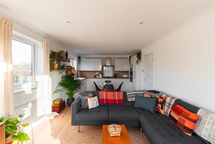 2 Bedroom Flat To Rent In Greystoke Gardens, Sandyford, Newcastle Upon Tyne, NE2