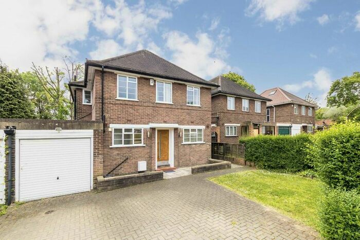 4 Bedroom Detached House To Rent In East Close, London, W5