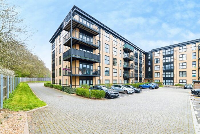 2 Bedroom Flat For Sale In Giles Crescent, Stevenage, SG1
