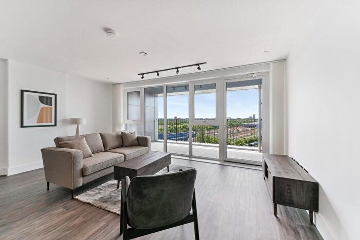 3 Bedroom Flat To Rent In Mitre Yard, Scrubs Lane, London, NW10