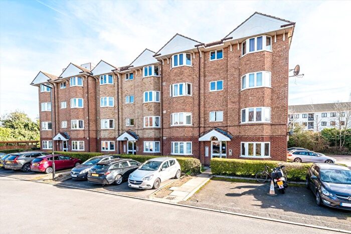 2 Bedroom Flat To Rent In Varsity Drive, Twickenham, TW1