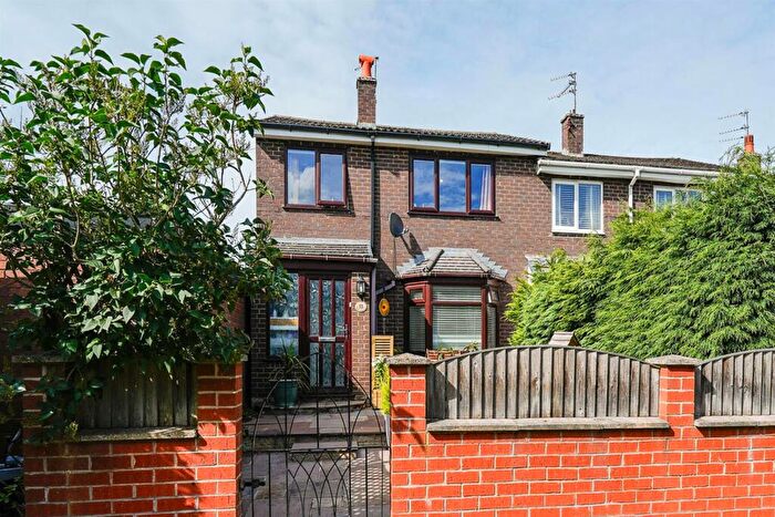 3 Bedroom End Of Terrace House For Sale In Woburn Close, Macclesfield, SK10