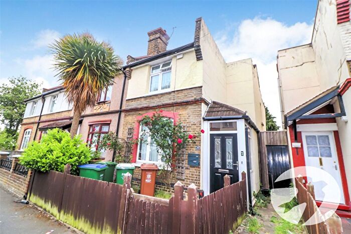 3 Bedroom Semi-Detached House For Sale In Moat Lane, Erith, DA8