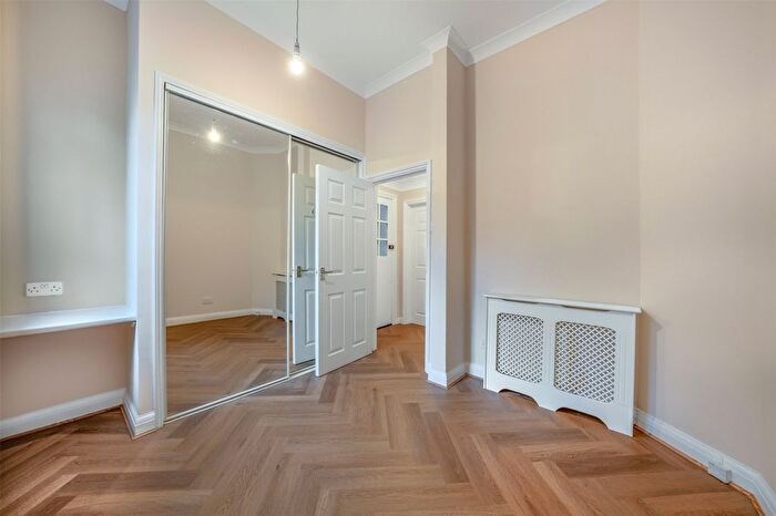 1 Bedroom Flat To Rent In Compayne Gardens, South Hampstead, London, NW6