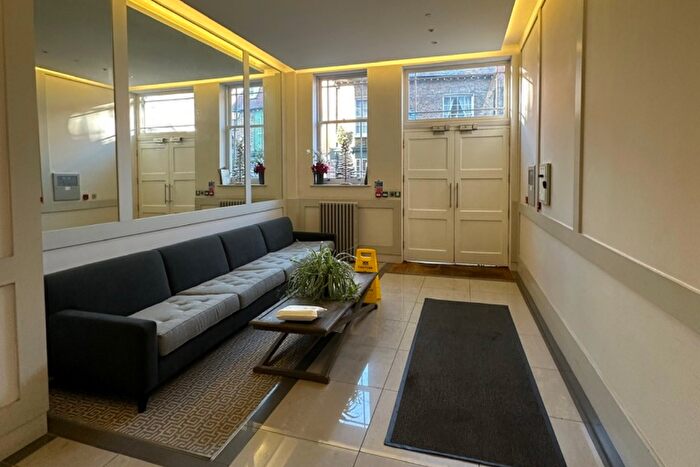 1 Bedroom Flat To Rent In Market Place, Brentford, TW8