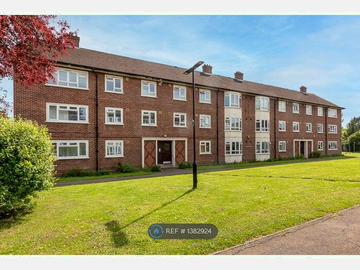 4 Bedroom Flat To Rent In Albert Close, London, N22