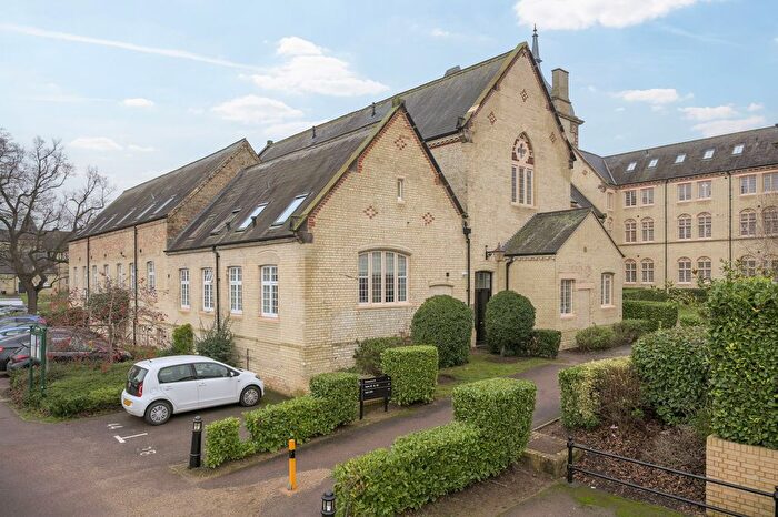 2 Bedroom Flat For Sale In Kingsley Avenue, Fairfield, Hitchin, SG5