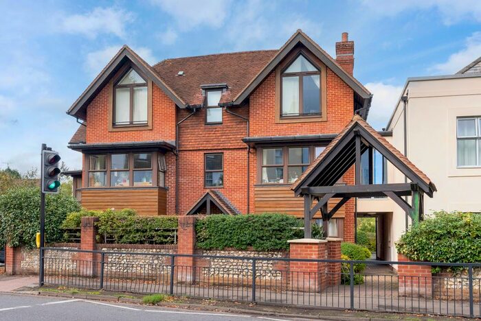 2 Bedroom Flat To Rent In South Street, Dorking, RH4