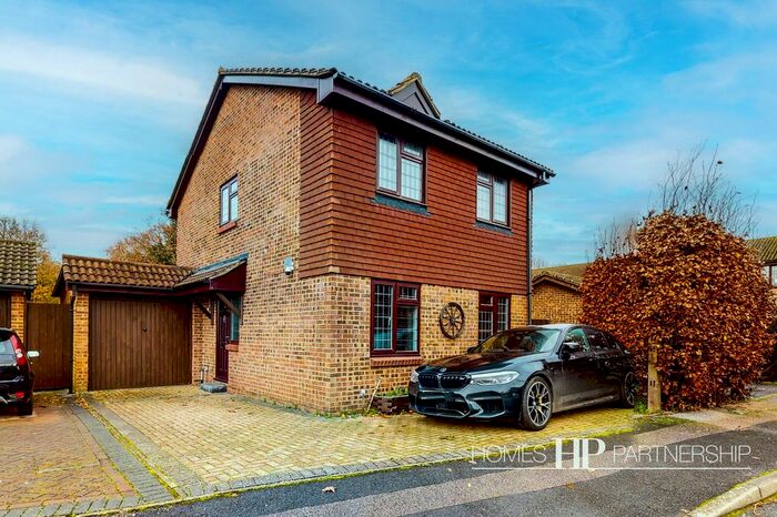 3 Bedroom Detached House To Rent In Ferndown, Crawley, RH10