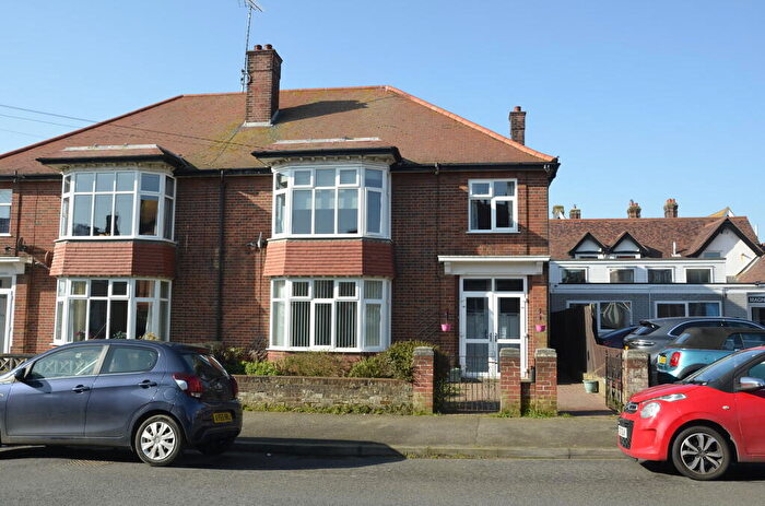 2 Bedroom Flat For Sale In Leopold Road, Felixstowe, IP11