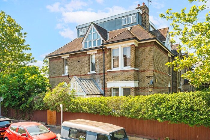 2 Bedroom Flat For Sale In Oakhill Road, Putney, SW15
