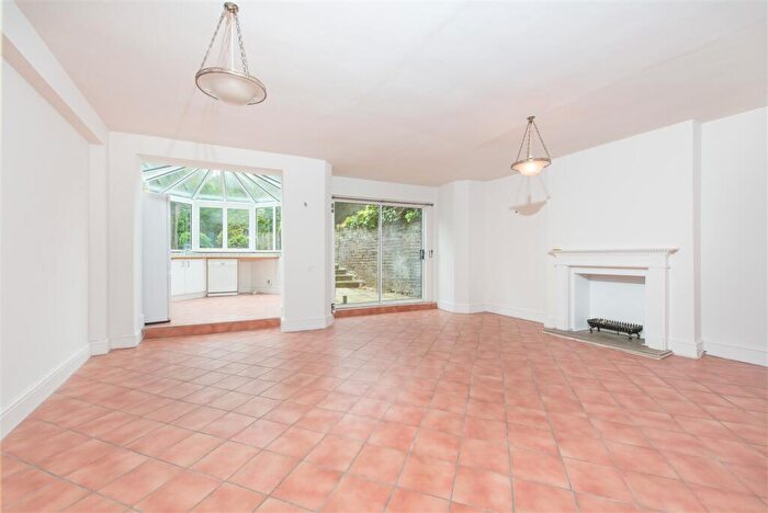 1 Bedroom Apartment To Rent In Primrose Gardens, London, NW3