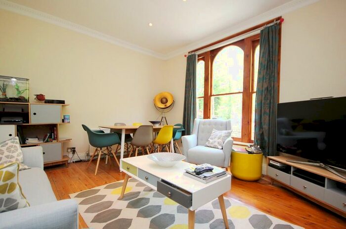 2 Bedroom Ground Flat To Rent In Mount Pleasant Crescent, N4