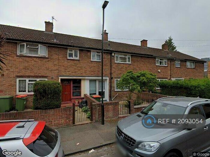 3 Bedroom Maisonette To Rent In St Johns Road, Canning Town, E16