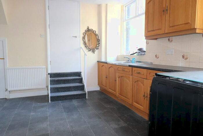 2 Bedroom Flat To Rent In The Brent, Dartford, DA1