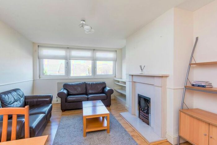 2 Bedroom Flat To Rent In Oakhill Road, East Putney, London, SW15