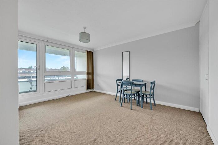 1 Bedroom Flat To Rent In Fair Acres, Bromley, BR2