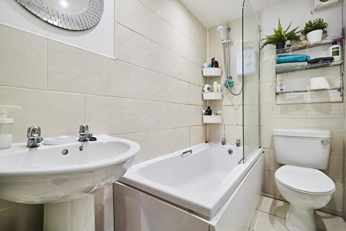 5 Bedroom House To Rent In Trelawn Avenue, Leeds, LS6