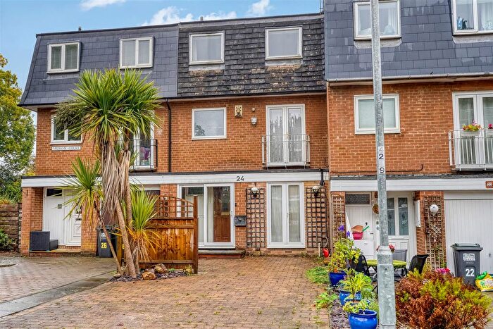 4 Bedroom Terraced House For Sale In Milbank Court, Darlington, DL3