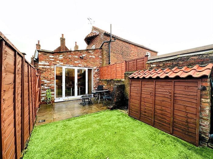 2 Bedroom Barn Conversion For Sale In High Street, Cawood, Selby, YO8