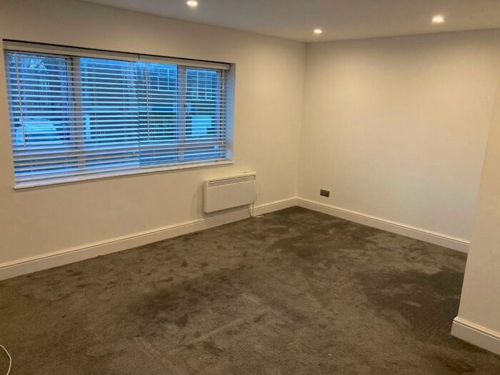 2 Bedroom Flat To Rent In High Street, Hornchurch, RM12