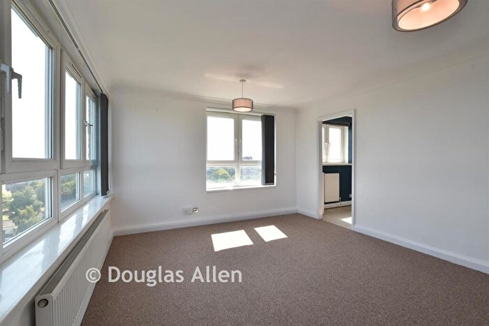 2 Bedroom Apartment For Sale In The Drive, Great Warley, Brentwood, Essex, CM13