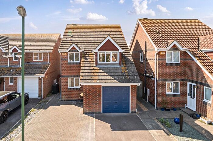 3 Bedroom Detached House For Sale In Wilton Close, Bracklesham Bay, PO20