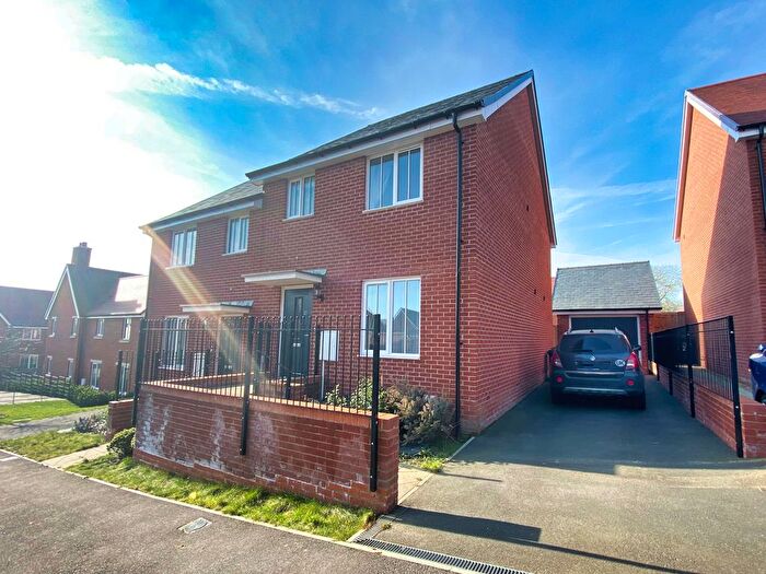3 Bedroom Semi-Detached House To Rent In Wheatsheaf Avenue, Ridgewood, Uckfield, TN22