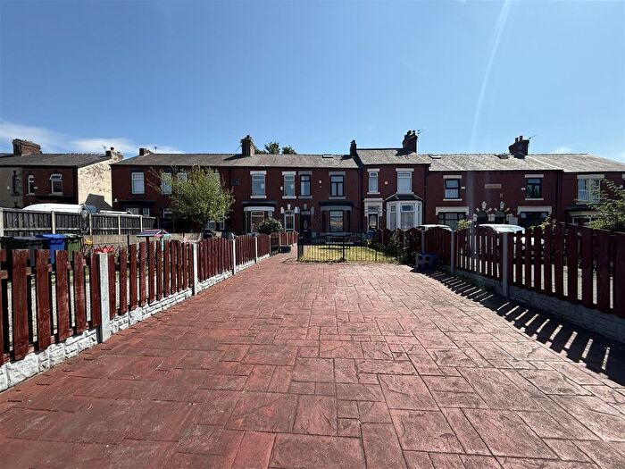 4 Bedroom Terraced House For Sale In Queen Square, Ashton-Under-Lyne, OL6