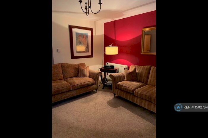 2 Bedroom Flat To Rent In Saucel Crescent, Paisley, PA1