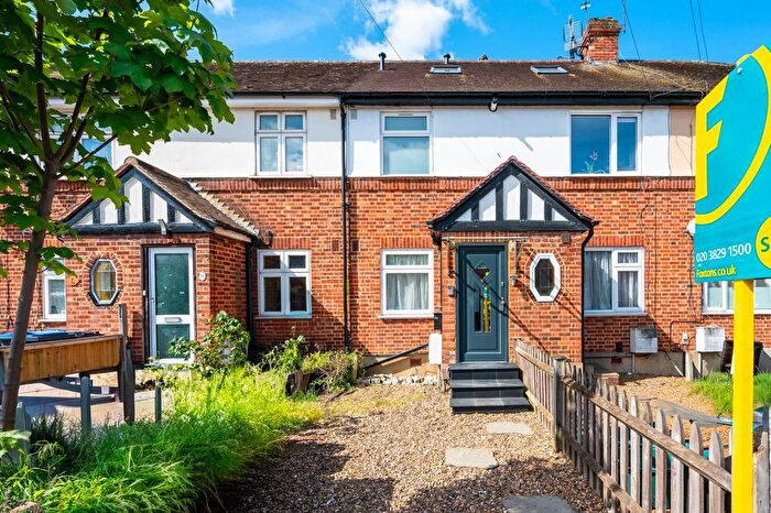 3 Bedroom Maisonette For Sale In Errol Gardens, New Malden, KT3