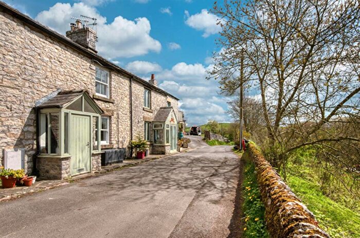 2 Bedroom Cottage For Sale In The Lodge, Tideswell, Buxton, SK17