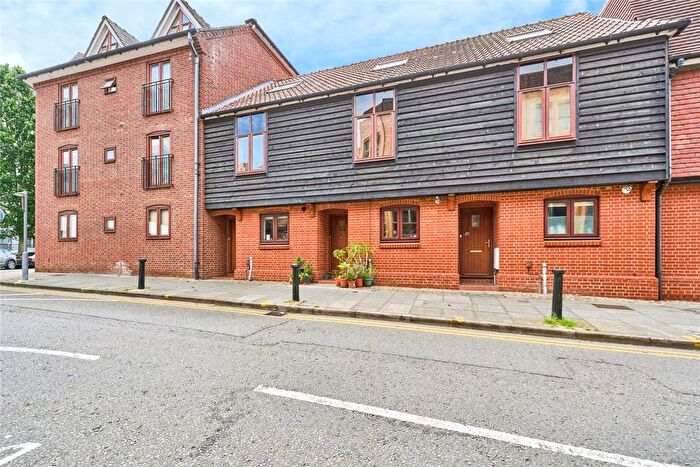 3 Bedroom Detached House For Sale In East Lane, Kingston Upon Thames, KT1